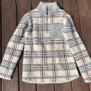 Woman’s pullover